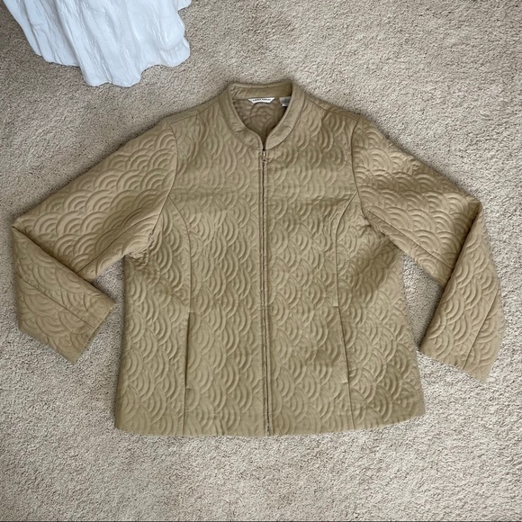 Laura Ashley Quilted Zip Up Lightweight Jacket - Picture 7 of 14